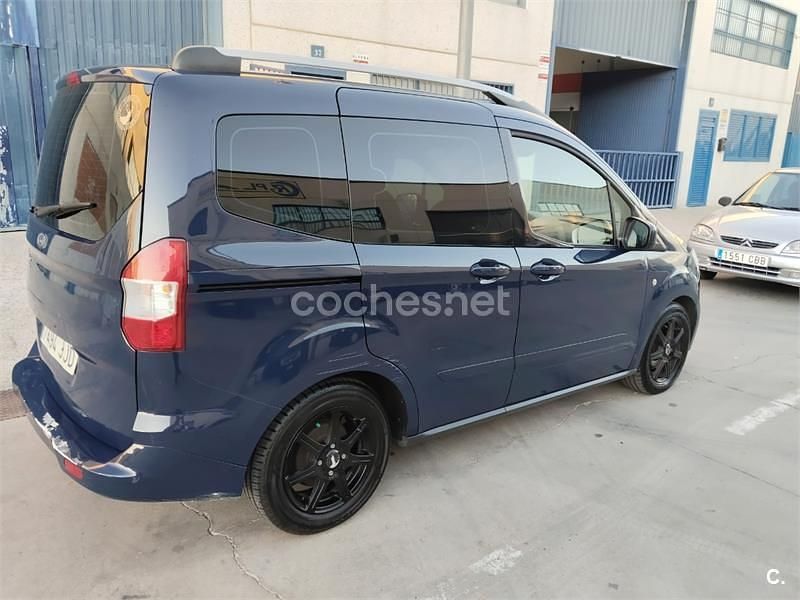 Usado Ford Tourneo Courier Titanium 100 CV (73 kW) 2015 Azul Monovolumen