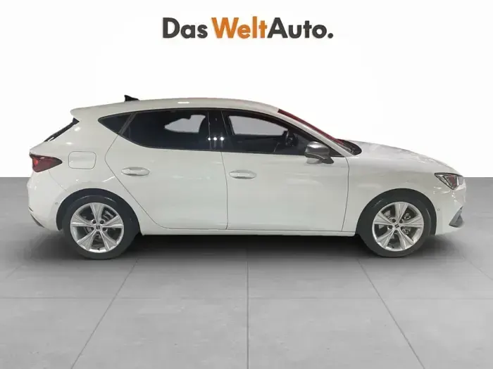 Usado Seat Leon FR 150 CV (110 kW) 2026 Blanco Familiar