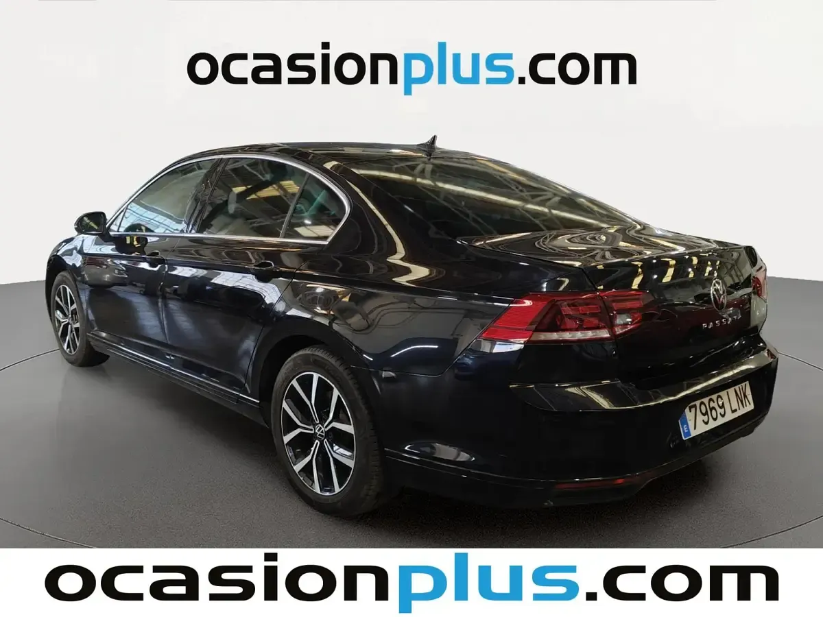 Usado VW Passat Executive 150 CV (110 kW) 2021 Negro Berlina
