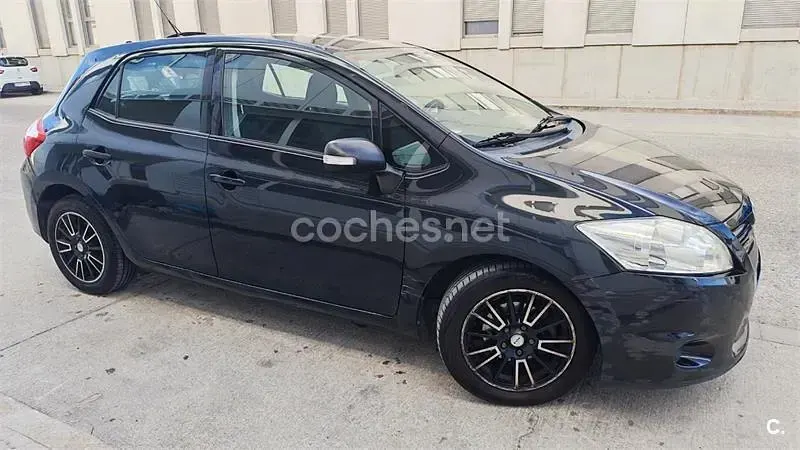 Usado Toyota Auris Live 90 CV (66 kW) 2010 Negro Utilitario