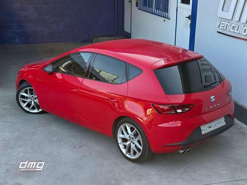 Begagnad Seat Leon FR 150 HK (110 kW) 2016 Röd Halvkombi