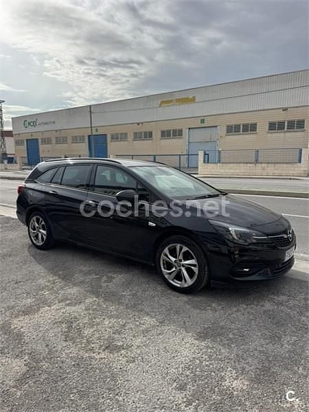 Usado Opel Astra Ultimate 145 CV (106 kW) 2021 Negro Familiar