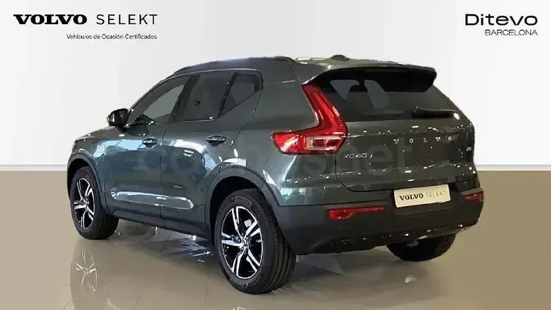 Usado Volvo XC40 Plus 163 CV (119 kW) 2025 Gris / plata SUV