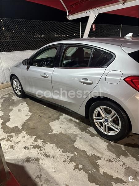 Gris / plata Usado 2020 Ford Focus Titanium Berlina | 14.000 € (Precio justo) - Imagen 1/4