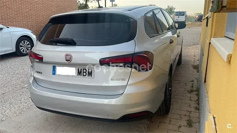 Usado Fiat Tipo 130 CV (95 kW) 2022 Gris / plata Familiar