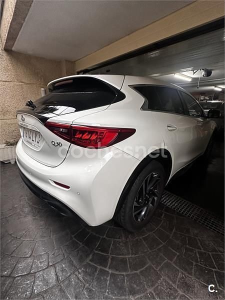 Usado Infiniti Q30 Premium 170 CV (125 kW) 2016 Blanco Berlina