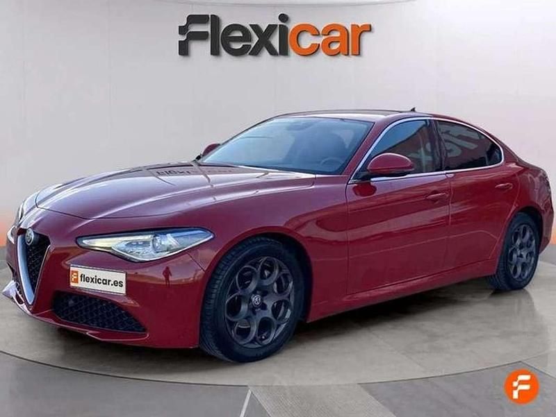 Begagnad Alfa Romeo Giulia Executive 180 HK (132 kW) 2018 Röd Sedan