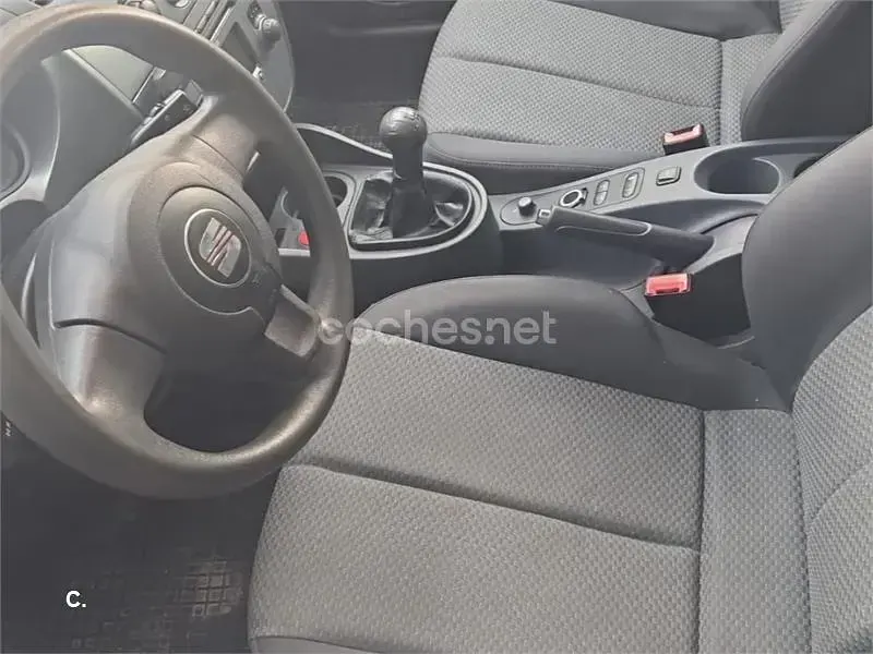 Usado Seat Leon Sport 102 CV (75 kW) 2007 Gris / plata Utilitario
