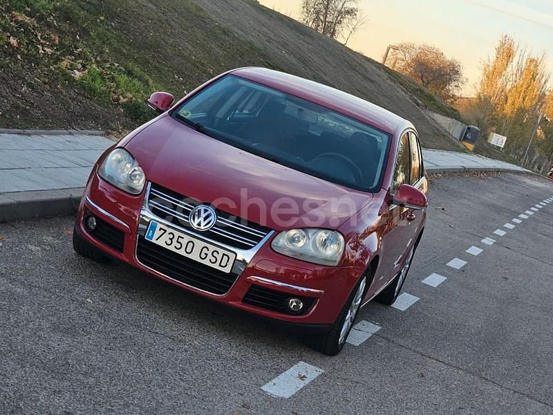 Usado VW Jetta Edition 105 CV (77 kW) 2009 Rojo Berlina