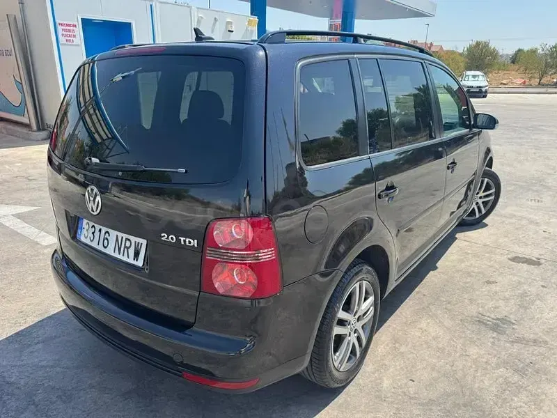 Usado VW Touran Highline 140 CV (102 kW) 2009 Negro Monovolumen