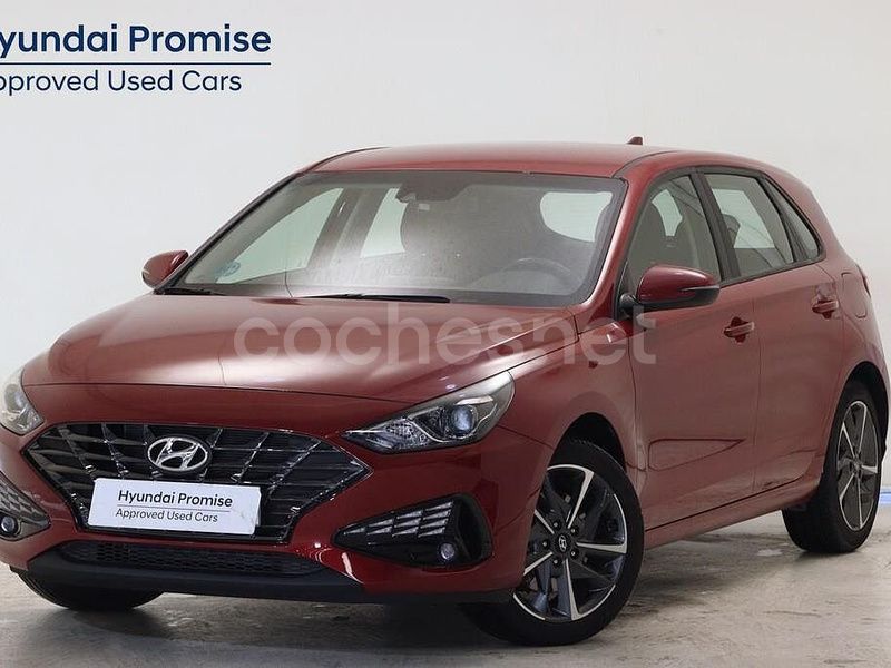 Sunset red Usado 2023 Hyundai i30 Berlina | 17.900 € (Buen precio) - Imagen 1/4