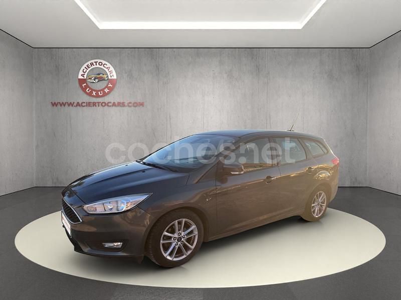 Usado Ford Focus Trend 126 CV (92 kW) 2016 Gris / plata Familiar