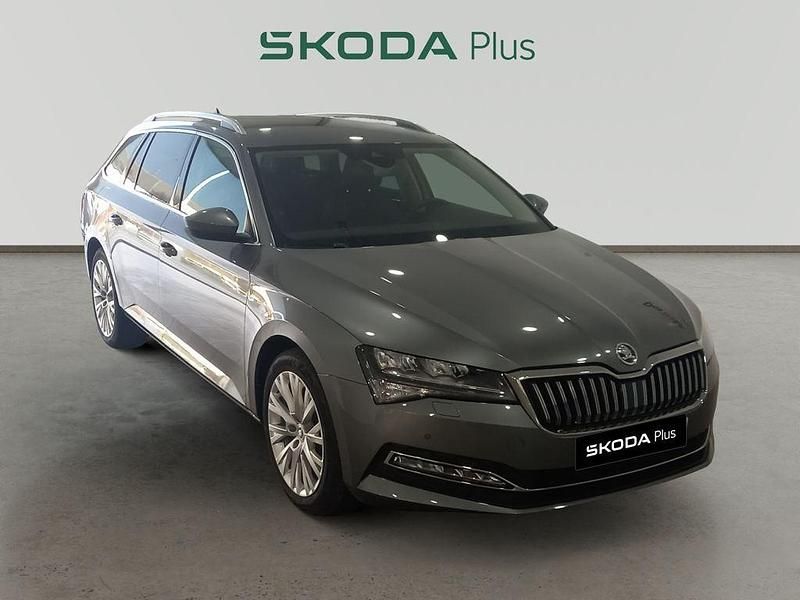 Gris Usado 2023 Skoda Superb Style Familiar | 37.540 € (Un poco caro) - Imagen 1/4