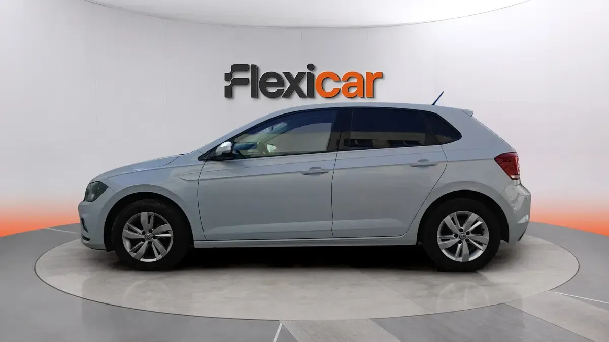 Usado VW Polo Advance 95 CV (69 kW) 2018 Gris Utilitario