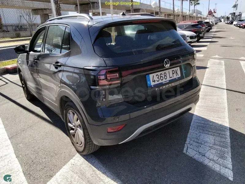 Usado VW T-Cross Advance 110 CV (80 kW) 2021 Gris / plata SUV