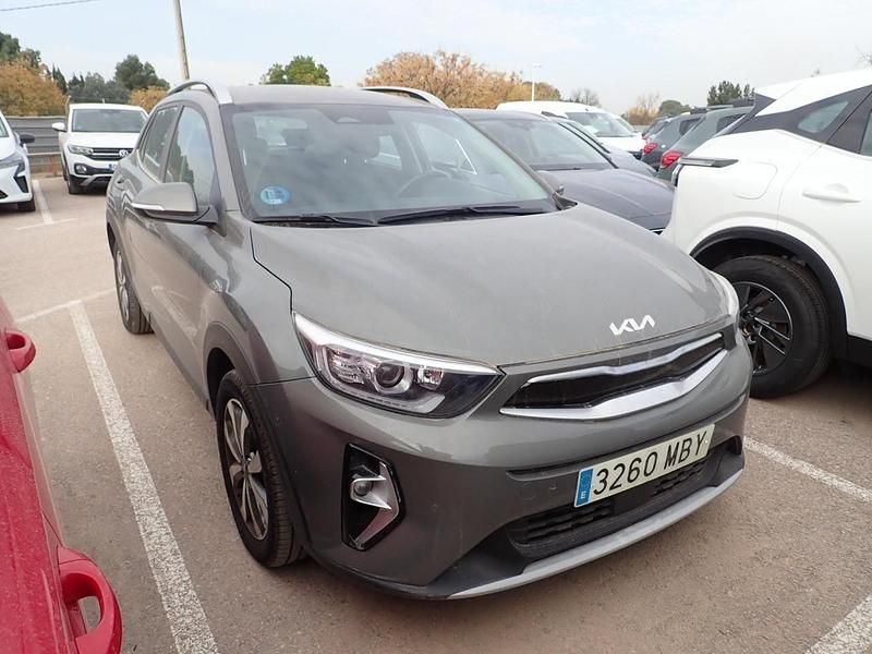 Usado Kia Stonic 120 CV (88 kW) 2022 Verde SUV