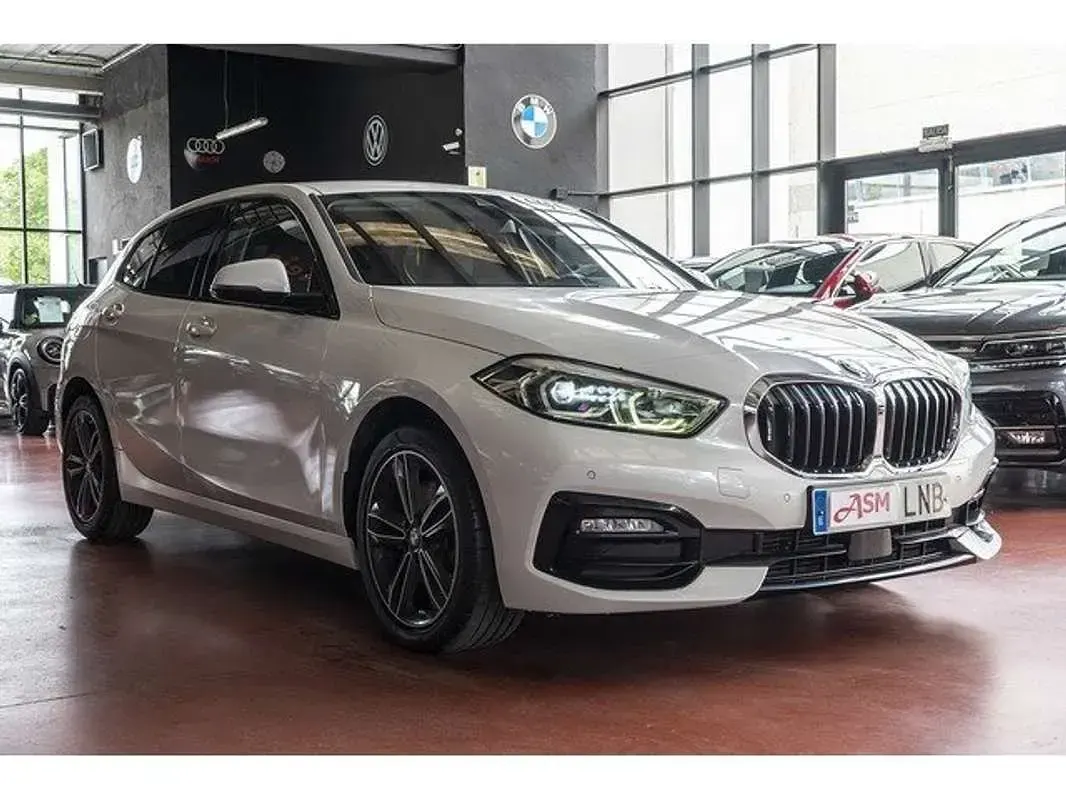 Käytetty BMW 116 Sport Line 116 HP (85 kW) 2021 Valkoinen Viistoperä