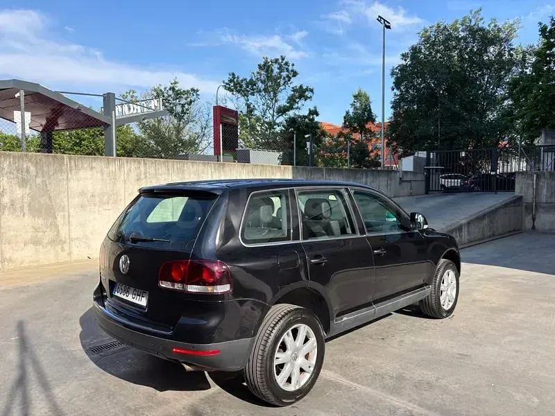 Usado VW Touareg R 174 CV (127 kW) 2008 Negro SUV