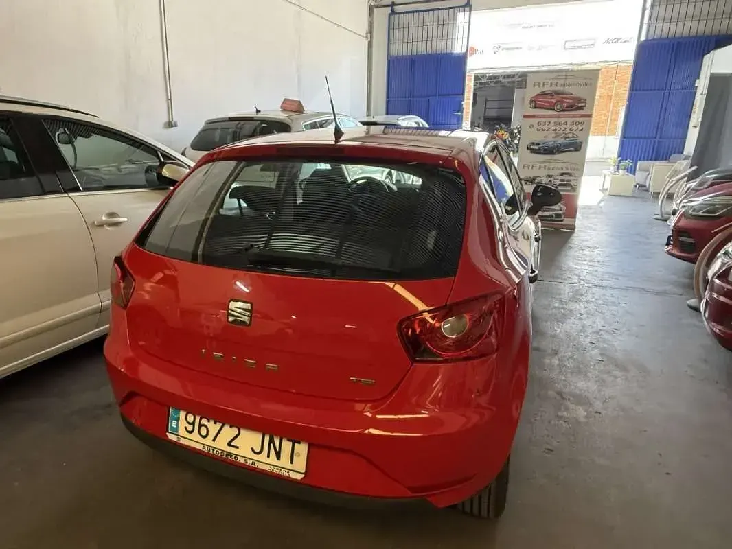 Begagnad Seat Ibiza Style 90 HK (66 kW) 2016 Röd Halvkombi