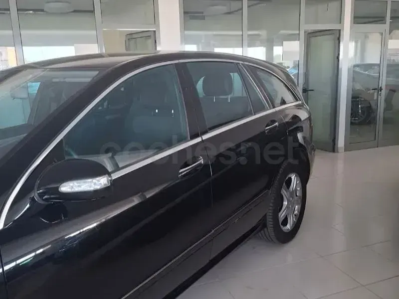 Usado Mercedes R320 224 CV (164 kW) 2007 Negro Familiar