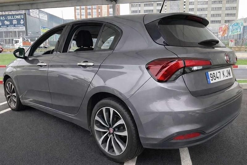 Usado Fiat Tipo Lounge 95 CV (69 kW) 2018 Gris Familiar