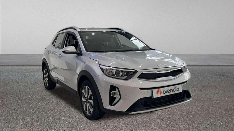 Usado Kia Stonic 79 CV (58 kW) 2024 Plateado SUV