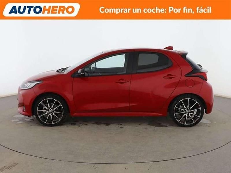 Usado Toyota Yaris Hybrid Sport 116 CV (85 kW) 2022 Rojo Berlina
