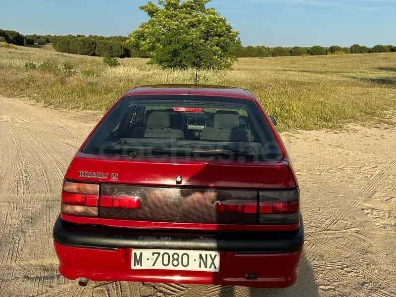 Usado Renault R9 95 CV (69 kW) 1992 Rojo Berlina