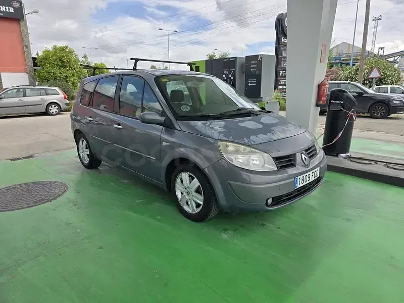 Usado Renault Grand Scénic II Dynamique 130 CV (95 kW) 2007 Gris / plata Monovolumen