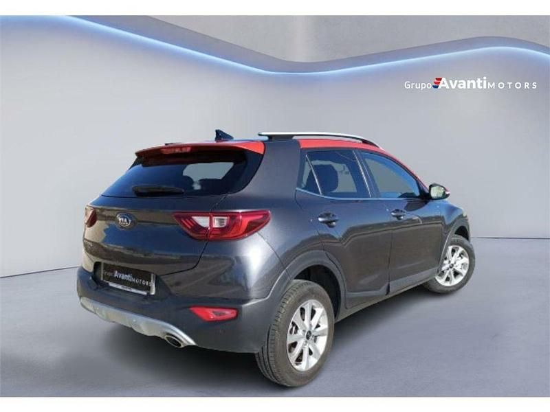 Usado Kia Stonic 84 CV (61 kW) 2019 Gris SUV