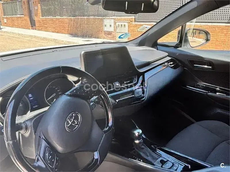 Usado Toyota C-HR Advance 122 CV (89 kW) 2019 Blanco SUV