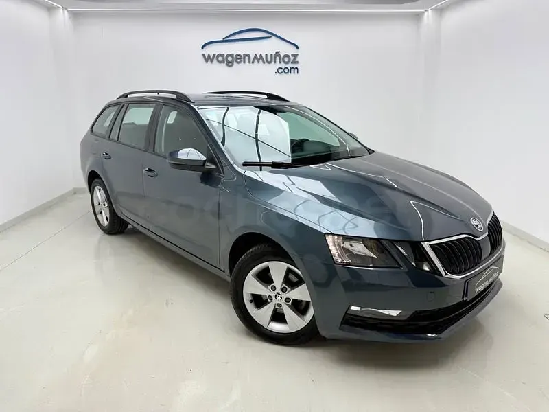 Usado Skoda Octavia Ambition 115 CV (84 kW) 2019 Gris / plata Familiar
