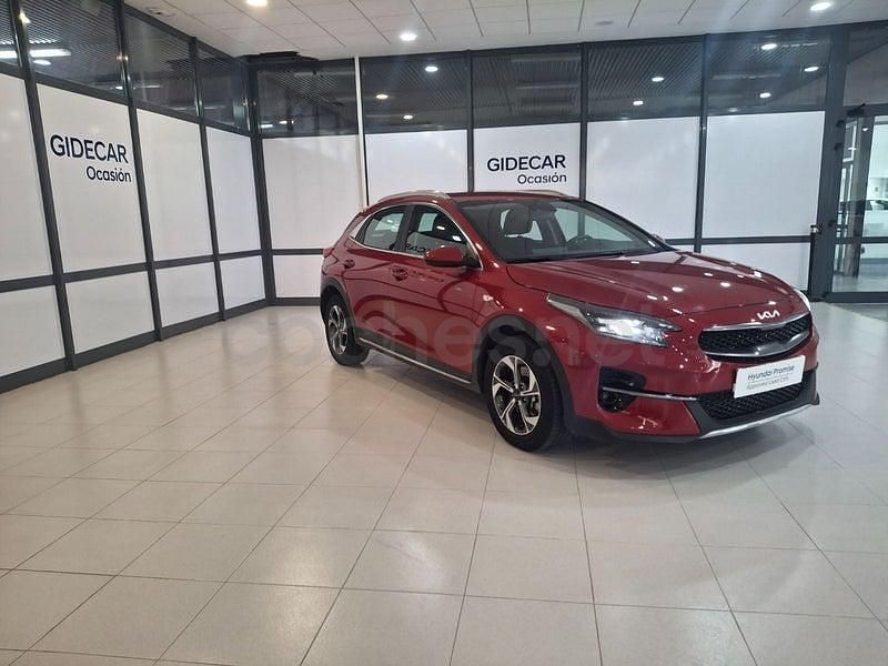 Usado Kia XCeed 120 CV (88 kW) 2022 Granate SUV