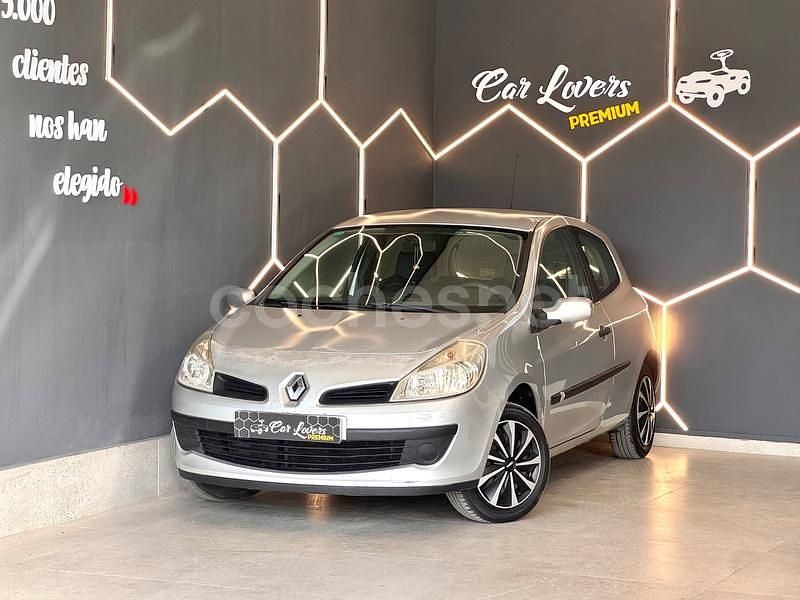 Gris / plata Usado 2007 Renault Clio II Authentique Berlina | 3500 € (Precio justo) - Imagen 1/4