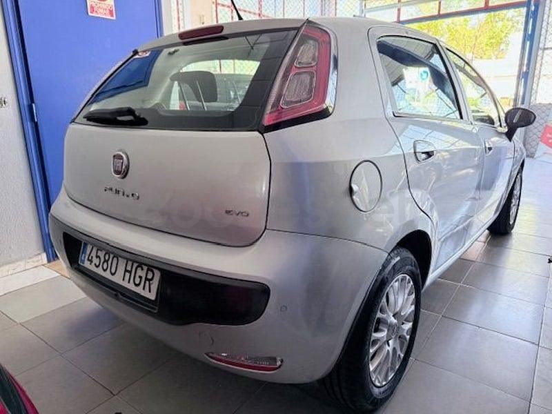 Usado Fiat Punto Evo Emotion 105 CV (77 kW) 2011 Gris / plata Utilitario