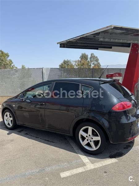 Negro Usado 2012 Seat Leon Reference Berlina | 4500 € (Super precio) - Imagen 1/4