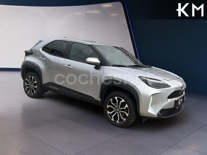 Usado Toyota Yaris Cross Plus 116 CV (85 kW) 2022 Gris / plata SUV