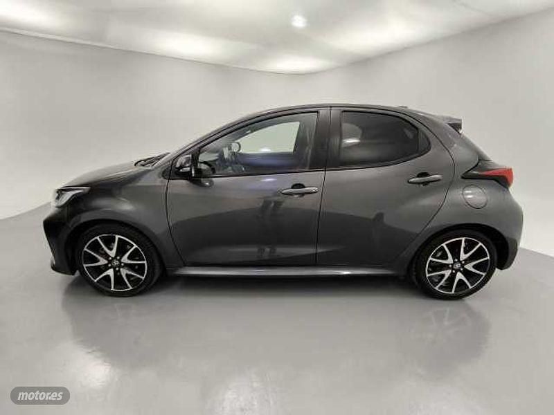 Usado Toyota Yaris Style 120 CV (88 kW) 2021 Gris Berlina