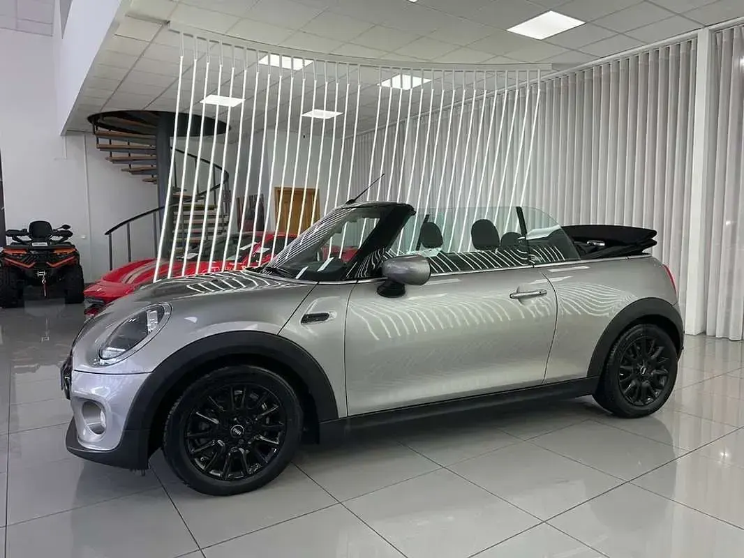 Usado Mini Cooper Cabriolet 136 CV (100 kW) 2021 Gris Descapotable
