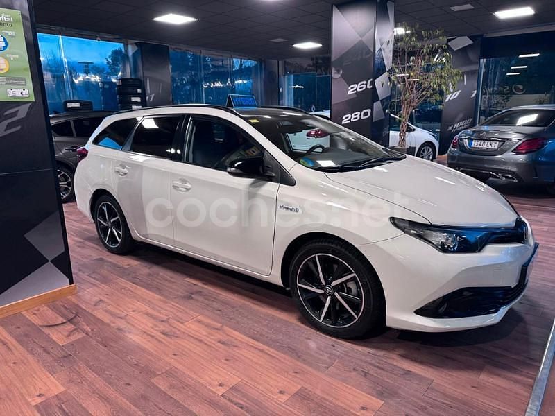 Blanco Usado 2017 Toyota Auris Hybrid Familiar | 17.900 € (Caro) - Imagen 1/4
