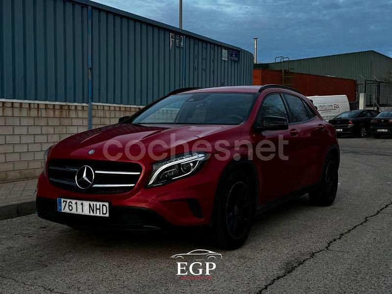 Usado Mercedes GLA220 AMG line 177 CV (130 kW) 2017 Rojo SUV