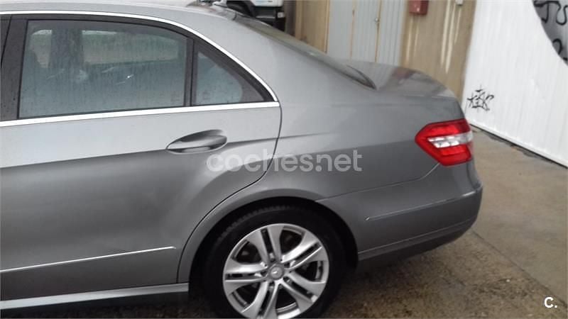 Gris / plata Usado 2010 Mercedes E250 Avantgarde Berlina | 9500 € (Precio justo) - Imagen 1/4