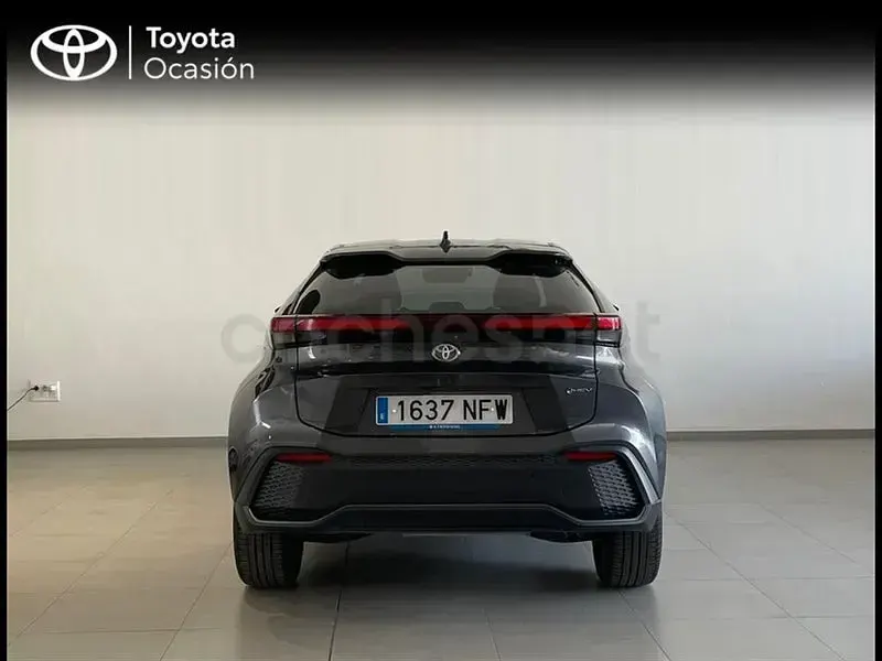 Usado Toyota C-HR Advance 140 CV (102 kW) 2025 Gris / plata SUV