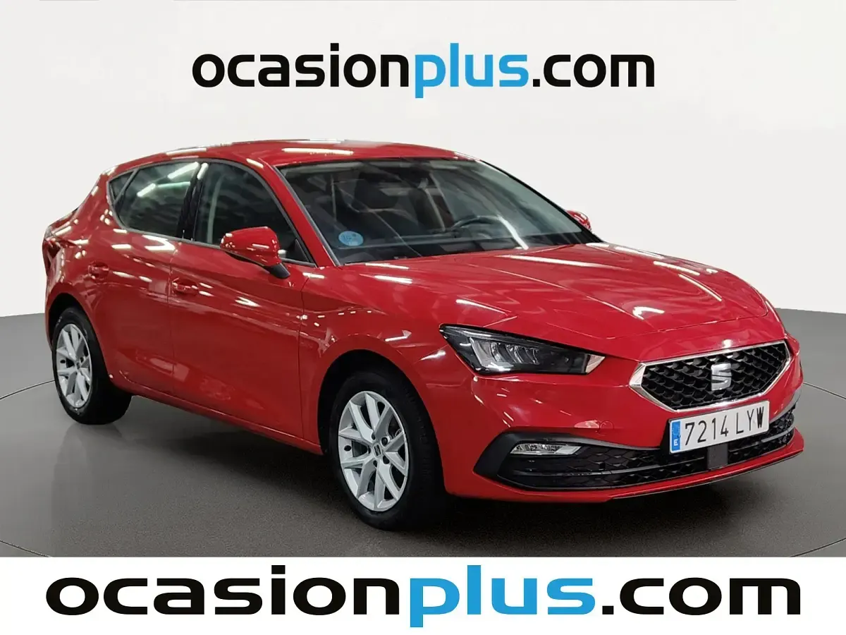 Usado Seat Leon Reference 110 CV (80 kW) 2022 Rojo Utilitario