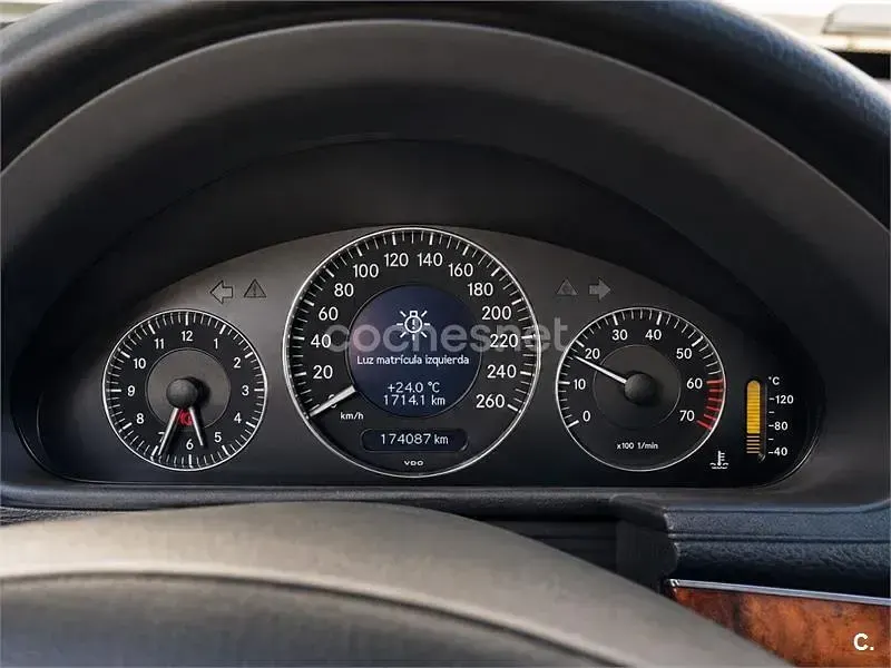 Usado Mercedes E240 Elegance 170 CV (125 kW) 2003 Verde Berlina