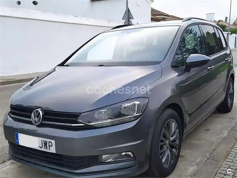 Usado VW Touran Advance 115 CV (84 kW) 2017 Gris / plata Monovolumen