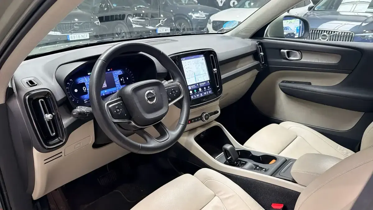 Usado Volvo XC40 Core 163 CV (119 kW) 2022 SUV