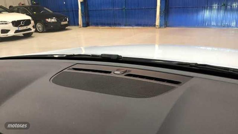 Usado Volvo XC40 Momentum 129 CV (94 kW) 2021 Blanco SUV