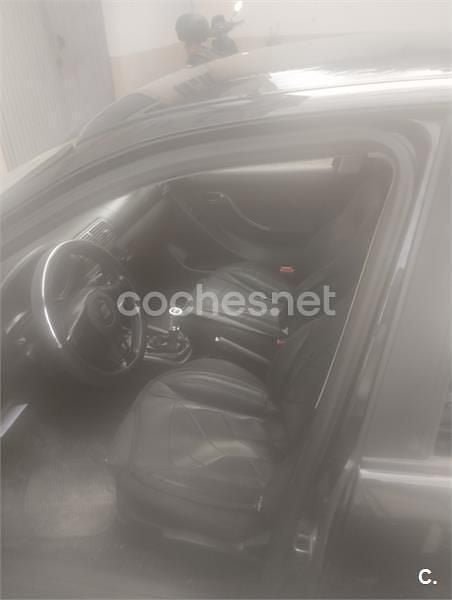 Usado Seat Leon Stella 110 CV (80 kW) 2003 Negro Utilitario