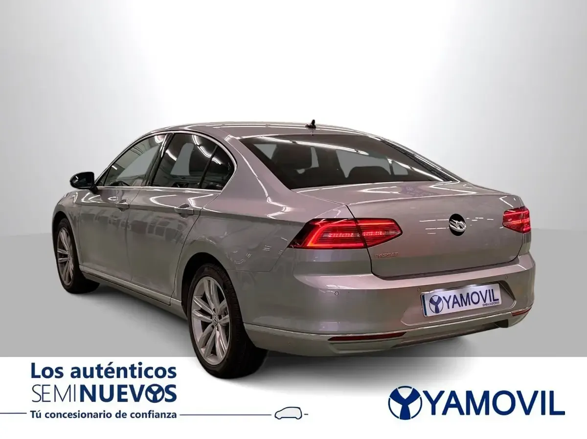 Usado VW Passat Sportline 150 CV (110 kW) 2017 Gris / plata Berlina